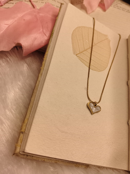 "Anti-Tarnish Heart Necklace – Timeless Elegance"