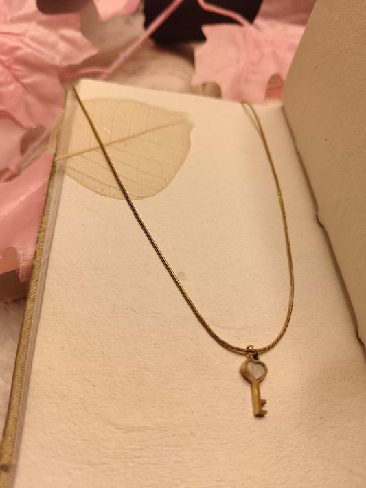 Unlock Your Shine: Heart Key Necklace β Antitarnish Gold Elegance