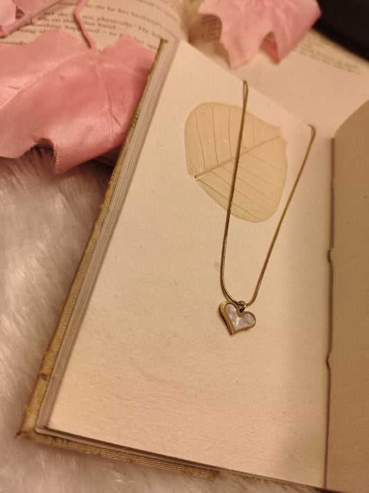 "Anti-Tarnish Heart Necklace – Timeless Elegance"