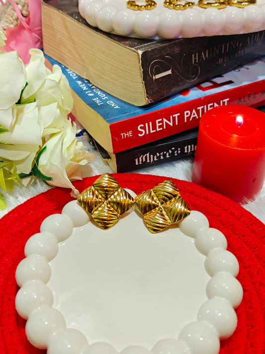 Golden Knot Studs – Bold, Chic & Anti-Tarnish 💫