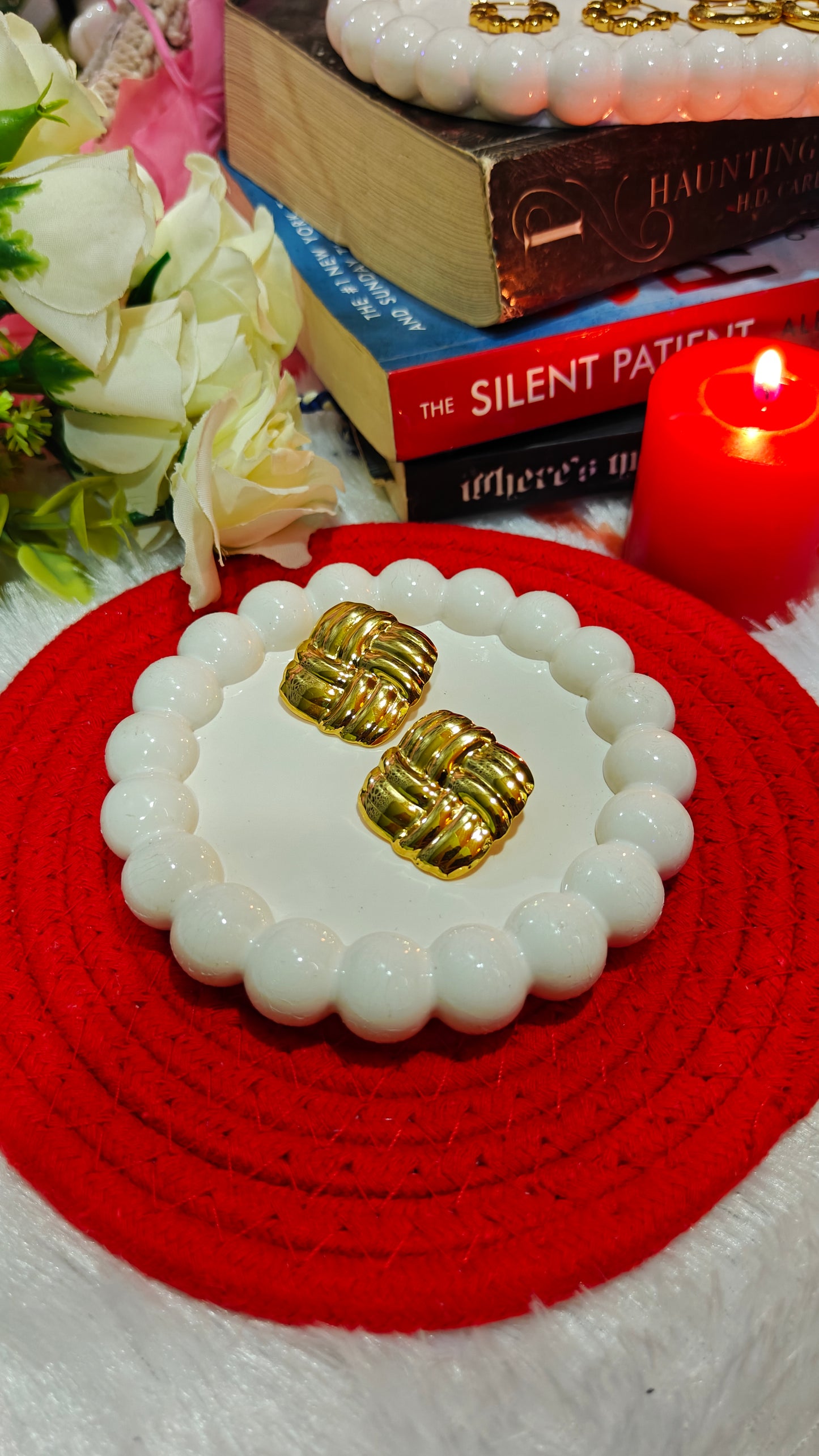 Vintage Woven Gold-Tone Stud Earrings at Dilverse 💫