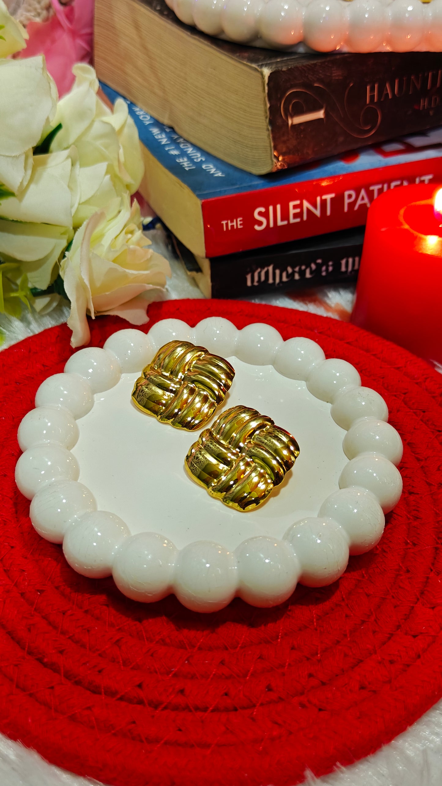 Vintage Woven Gold-Tone Stud Earrings at Dilverse 💫