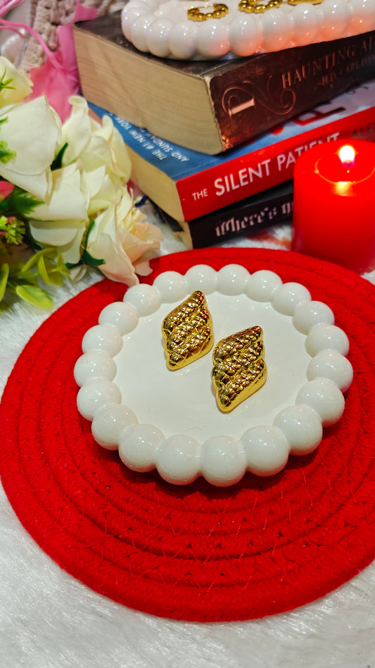Elegant Gold-Plated Textured Diamond Stud Earrings