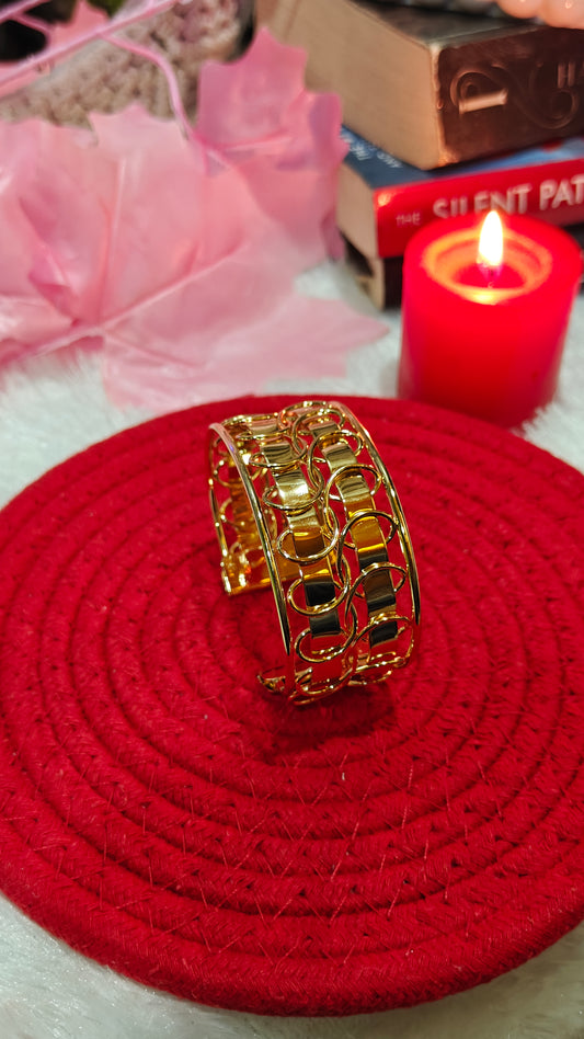 Radiant Circles: Timeless Bracelets, Endless Elegance at Dilverse