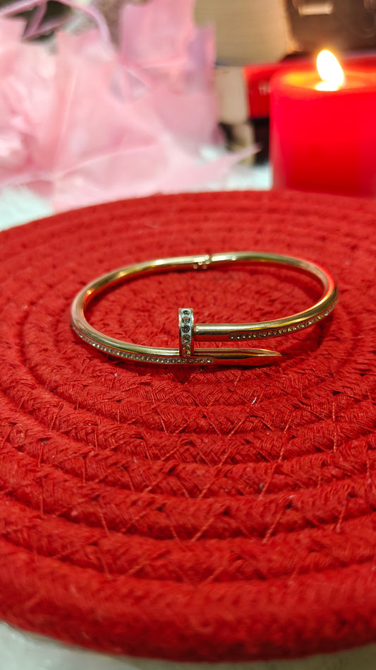 “Radiant Nail Bangle – Bold Elegance in Every Sparkle” at Dilverse