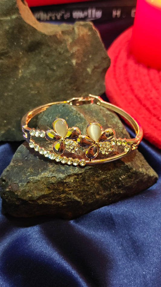 Love’s Glow: The Bracelet That Shines Within at Dilverse