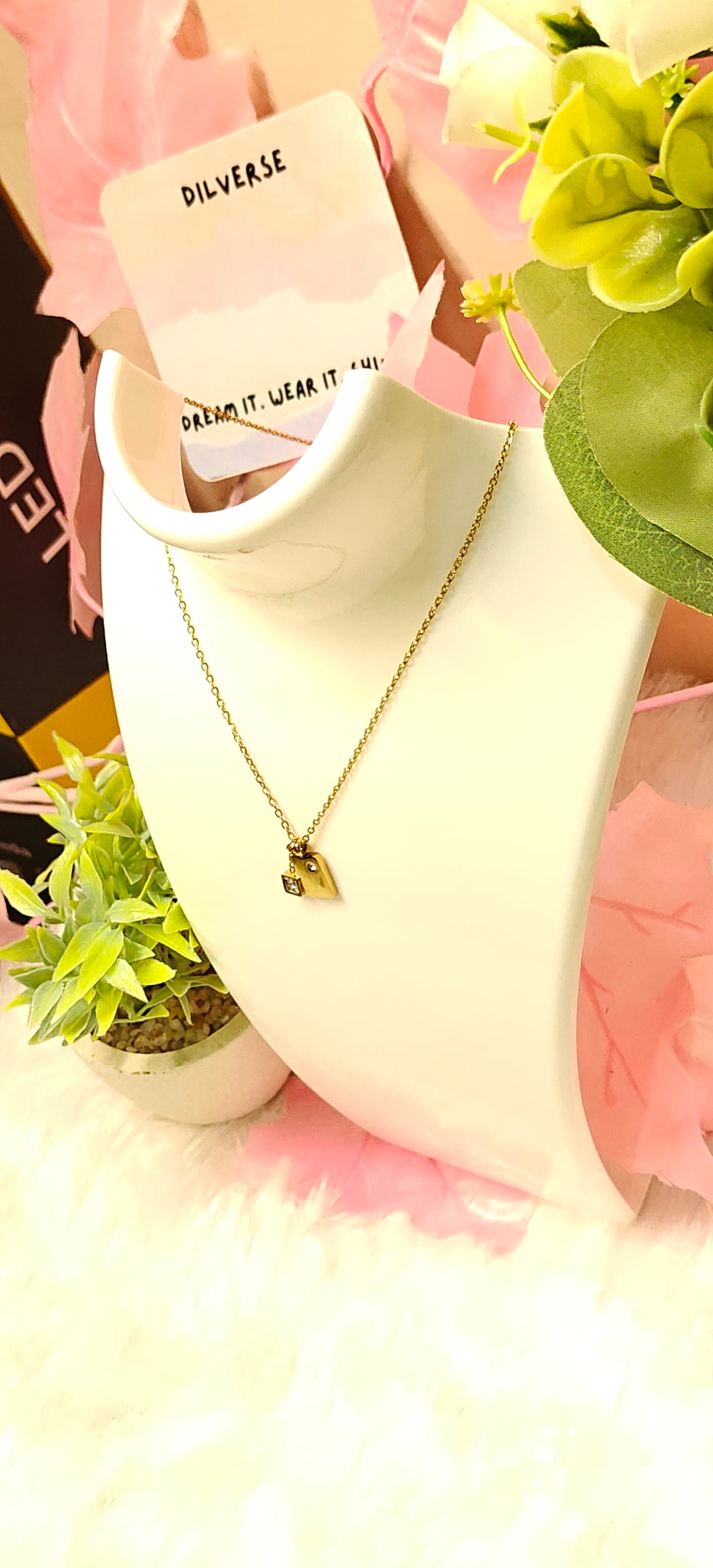 Timeless Elegance Pendant by Dilverse