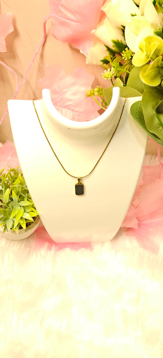 Elegant Anti-Tarnish Gold Pendant Necklace