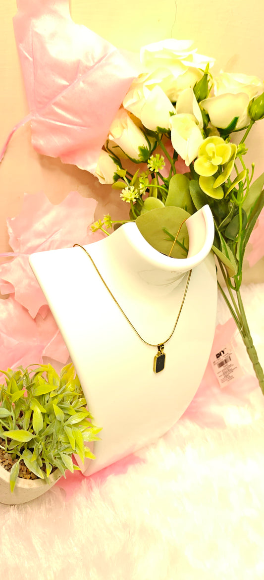 Elegant Anti-Tarnish Gold Pendant Necklace