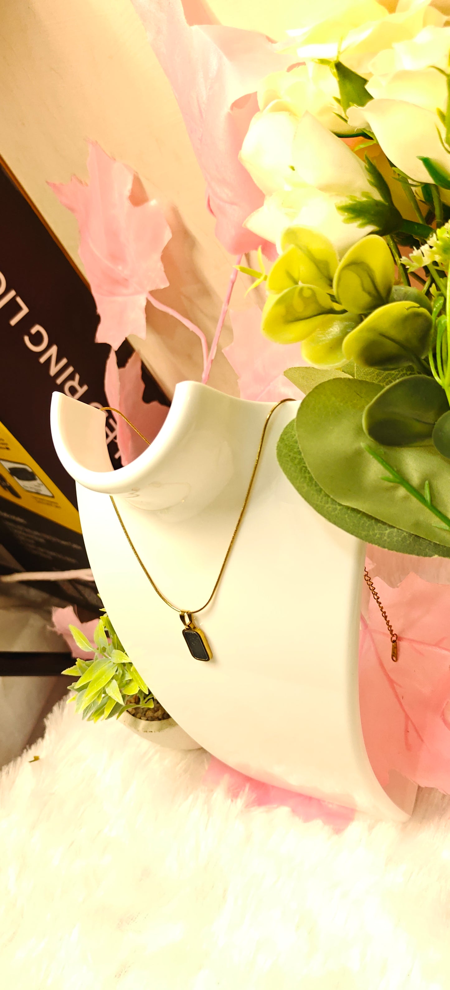 Elegant Anti-Tarnish Gold Pendant Necklace