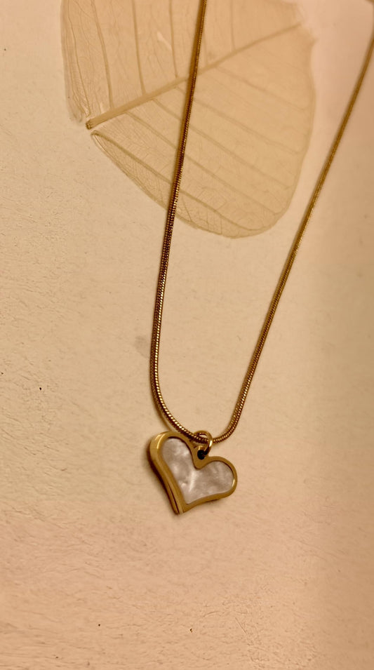 Elegant Heart-Shaped Pearl Inlay Pendant Necklace at Dilverse