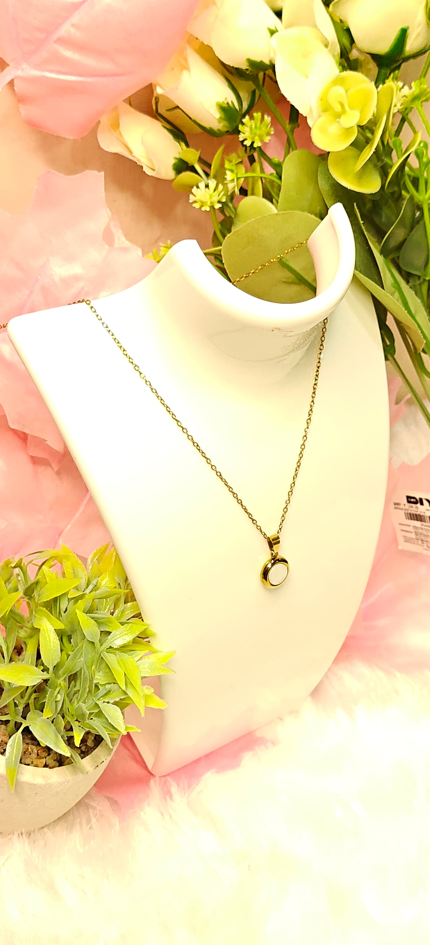 Minimalist Gold Circle Pendant Necklace – Anti-Tarnish Finish by Dilverse
